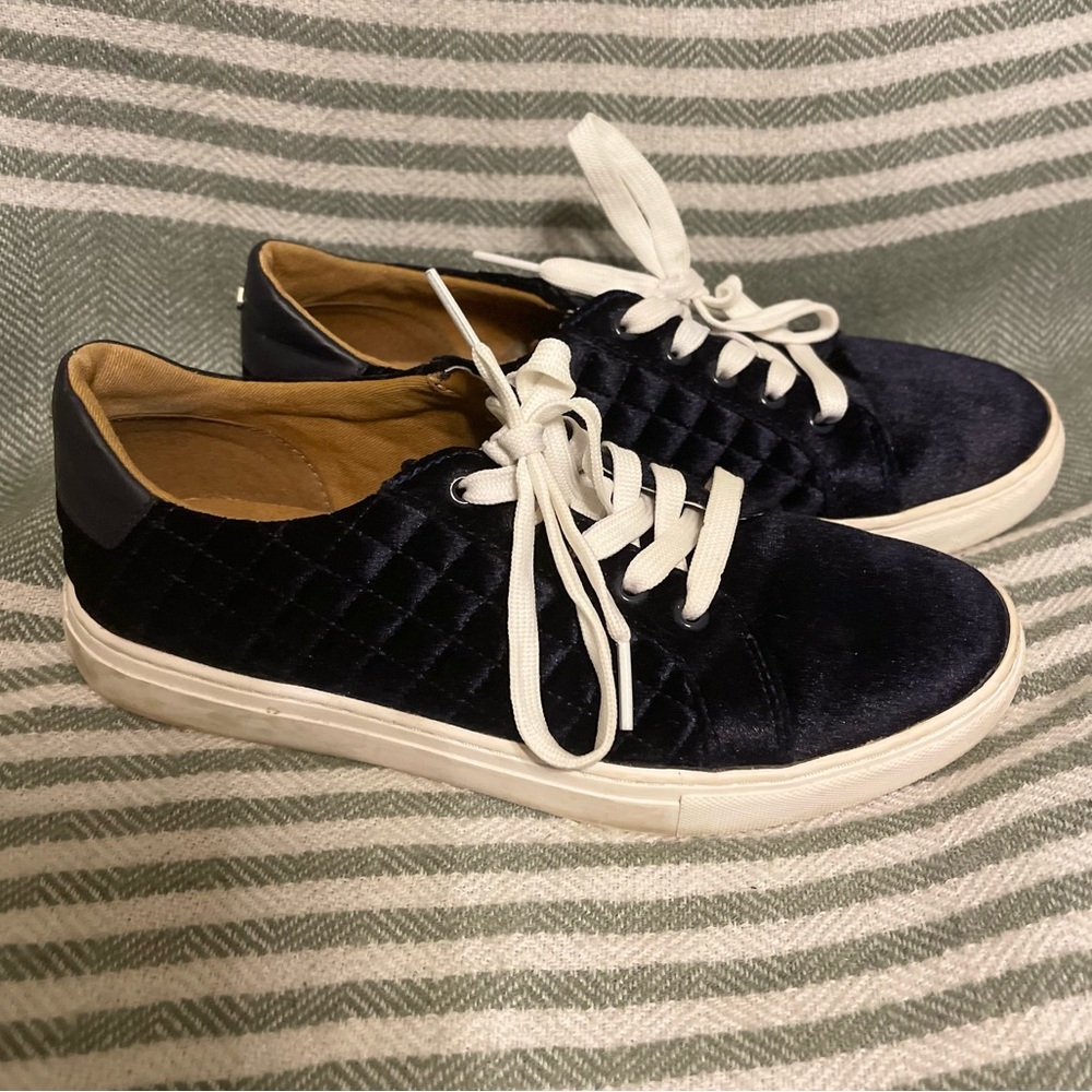 Kate Spade Fleet Blue Velvet Quilted Sneakers Size 7B‎